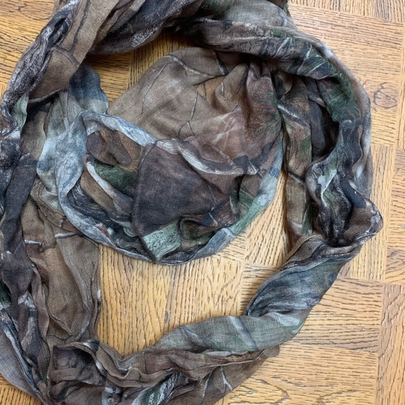 Scarf - Picture 1 of 1